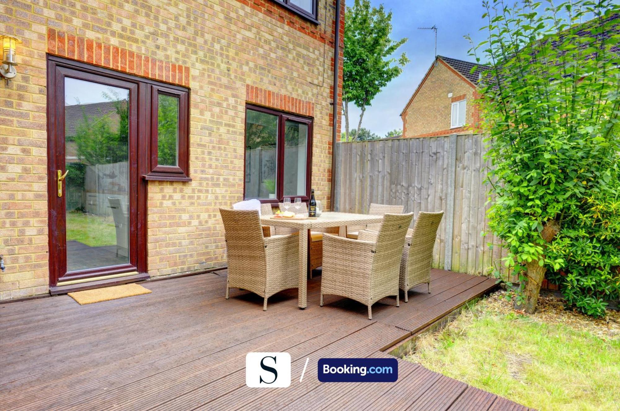 The Bernstein Executive House By Silva Short Lets & Serviced Accommodation Milton Keynes With Garden & Parking Wavendon Esterno foto